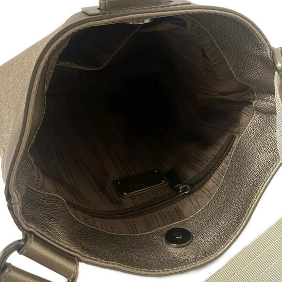 Auth Salvatore Ferragamo Gancini - Gold Cream Leather Nylon Shoulder Bag - Picture 7 of 8